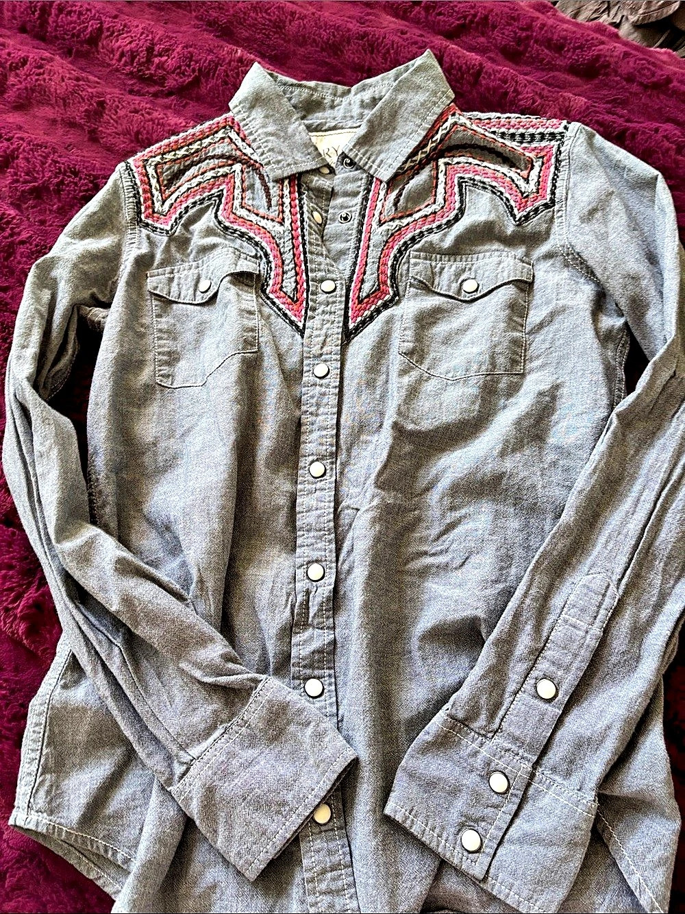 Ryan Wild Embroidered Western Shirt in Gray Size